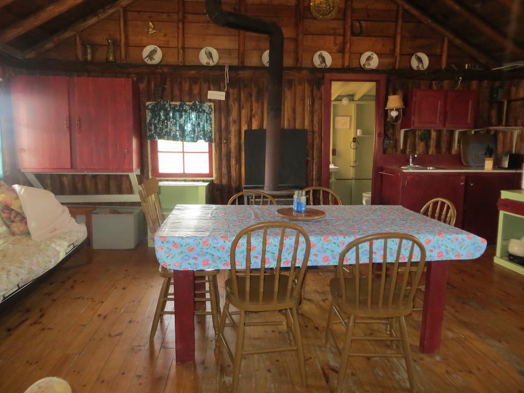 Отель Lake Wolsey Cabins Gore Bay Номер фото