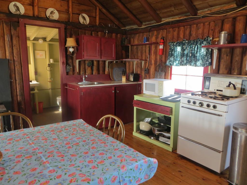 Отель Lake Wolsey Cabins Gore Bay Номер фото