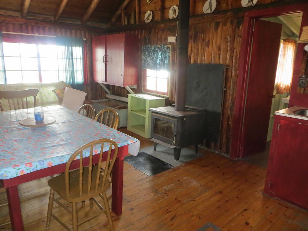 Отель Lake Wolsey Cabins Gore Bay Номер фото